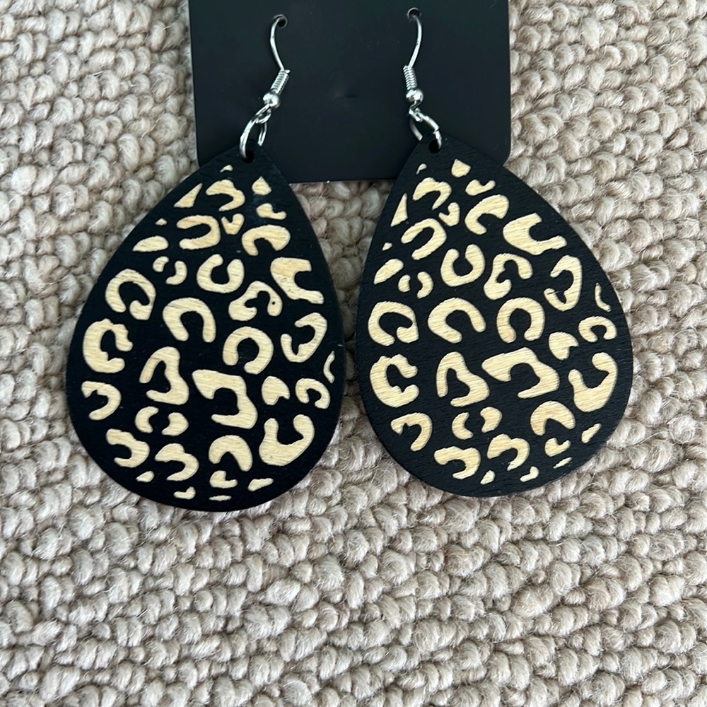 Fun leopard earrings